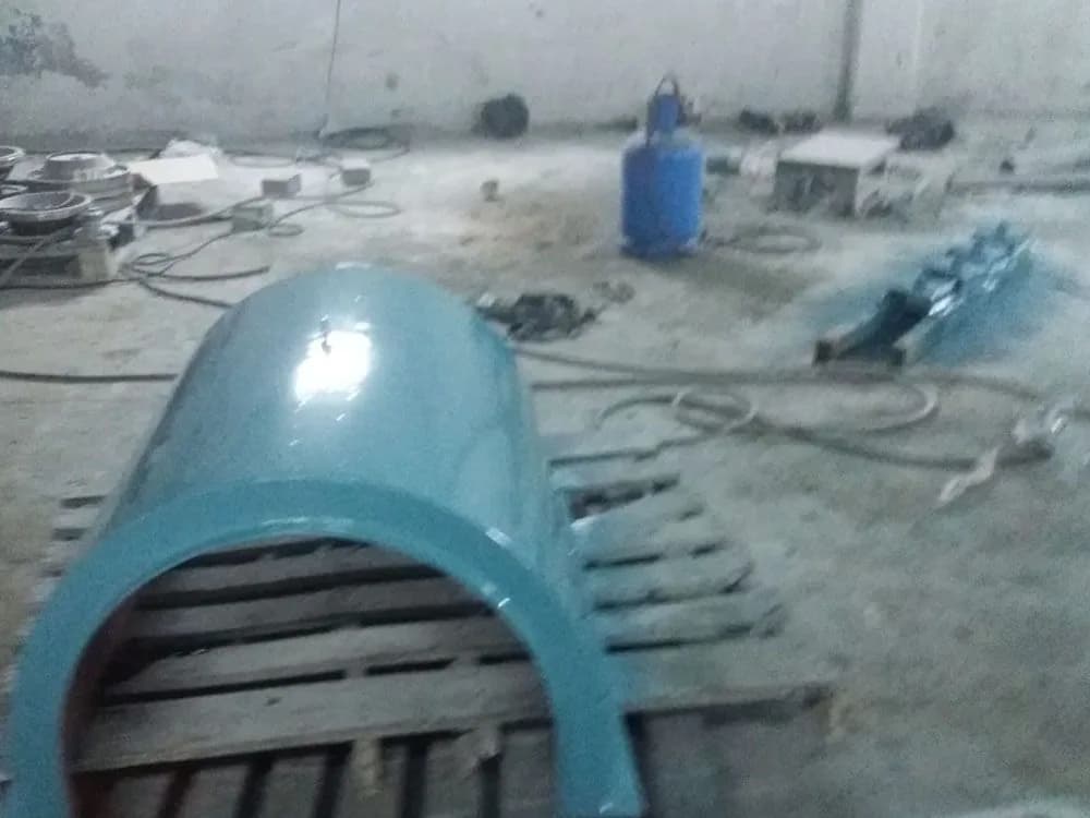Boyanmış silindirik makine kaportası